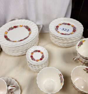 i322- Copeland Spode dinnerware set, Rose Briar pattern - Image 4