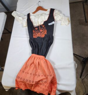 i330- Mid Century traditional German dirndl dress set
