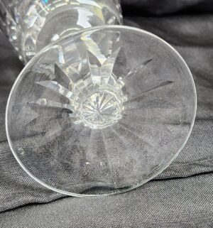 k23- Set of 7 Waterford Crystal Kylemore pattern wine glasses. 1 is chipped - Image 5