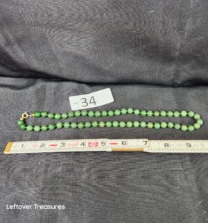 k34- vintage green jade beaded necklace with a gold-tone clasp