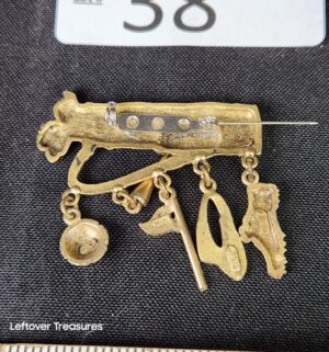 k38- vintage JJ Jonette Jewelry gold tone golf bag brooch - Image 3