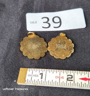 k39- vintage enamel pins from the Womens Golf Association - Image 3