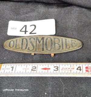 k42- Vintage Oldsmobile emblem Fender/Trunk