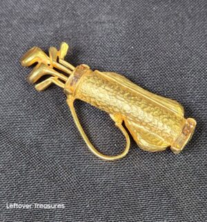 k45- Vintage gold tone golf bag pin - Image 3