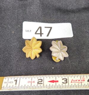 k47- U.S. Army officer rank insignia badges
