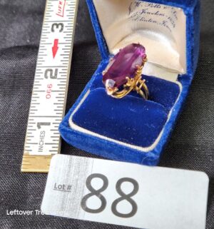 k88- Vintage 14k gold (tested) Cocktail Ring. Large purple stone