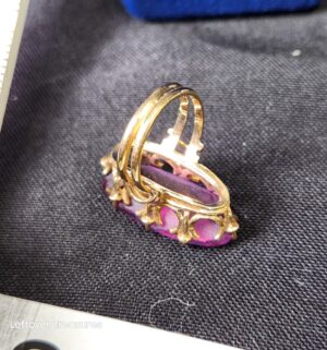 k88- Vintage 14k gold (tested) Cocktail Ring. Large purple stone - Image 3