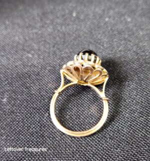 k90- 14k Gold (Tested) central oval black star sapphire gemstone Ring - Image 3
