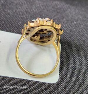 k96- 333 (8k) gold ring (tested) floral cluster cocktail ring - Image 3