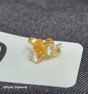 k99- Classic 14k Gold round diamond solitaire stud earrings. Gold/Diamonds tested