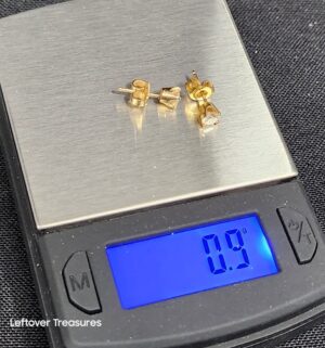 k99- Classic 14k Gold round diamond solitaire stud earrings. Gold/Diamonds tested - Image 4