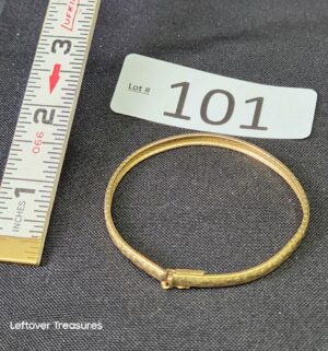 k101- 14K yellow gold bangle bracelet featuring a diamond-cut. Gold Tested