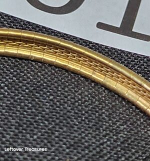 k101- 14K yellow gold bangle bracelet featuring a diamond-cut. Gold Tested - Image 3