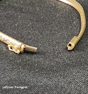k101- 14K yellow gold bangle bracelet featuring a diamond-cut. Gold Tested - Image 4