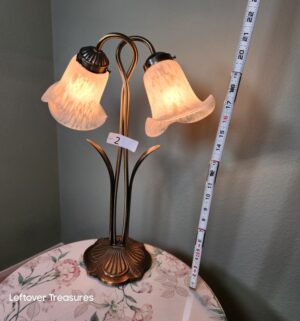 j2- 2-light Tiffany-style lily lamp