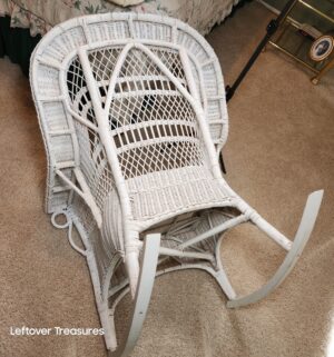 j5- White Wicker Rocking Chair. Very good condition - Image 3