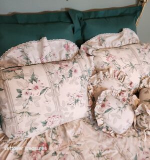 j10- Queen Bedding & Pillows Only - Image 3