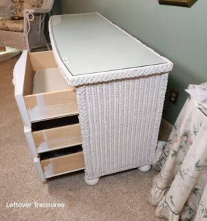 j14- vintage Henry Link white wicker six-drawer dresser - Image 4
