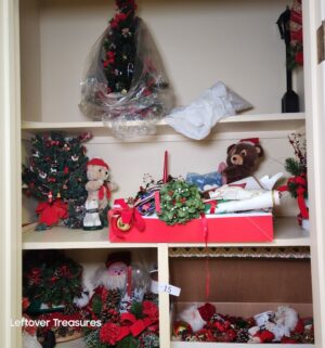 j15- Close with all Holiday Decorations