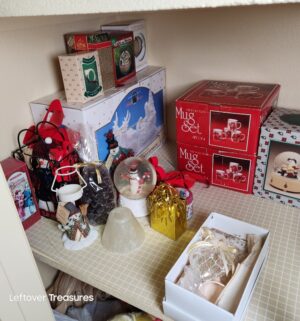 j15- Close with all Holiday Decorations - Image 5