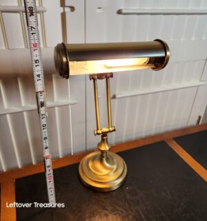 j26- Adjustable Desk Lamp