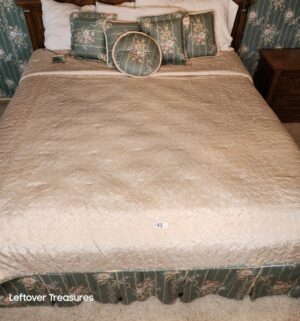 j43- Cal King Bedding & Pillows Only - Image 1
