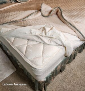 j43- Cal King Bedding & Pillows Only - Image 2