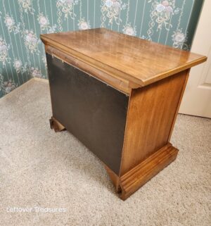 j46- Pair of Stanely Night Stands. Amazing Condition - Image 3