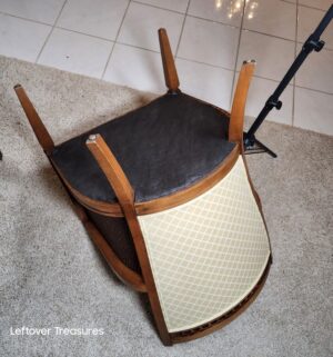 j68- Hollywood Regency-style set featuring cane barrel backs - Image 5
