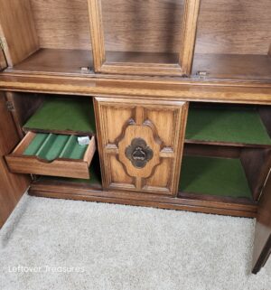 j72- Mid Century 2 Piece Lighted China Hutch. Needs Bulb - Image 4