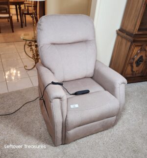 j78- Steve Silver Co Lift Chair. Bought in 2025. Fully Tested Works - Image 1