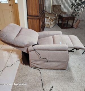 j78- Steve Silver Co Lift Chair. Bought in 2025. Fully Tested Works - Image 4