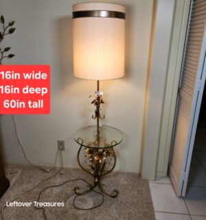 j79- 1960s Hollywood Regency-style floral tole floor lamp - Image 1