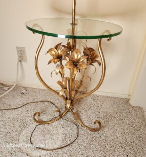 j79- 1960s Hollywood Regency-style floral tole floor lamp - Image 2