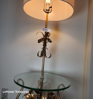 j79- 1960s Hollywood Regency-style floral tole floor lamp - Image 3