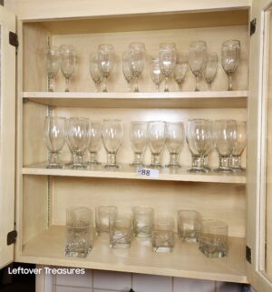 j88- Glassware in Cupboard. Buyer to pack and load - Image 2
