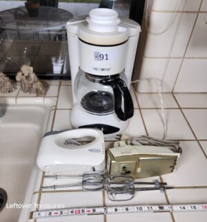 j91- 2 mixers, coffee pot