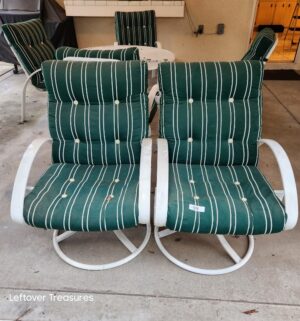 j99- Pair of vintage swivel patio chairs - Image 1