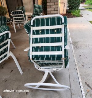 j99- Pair of vintage swivel patio chairs - Image 3