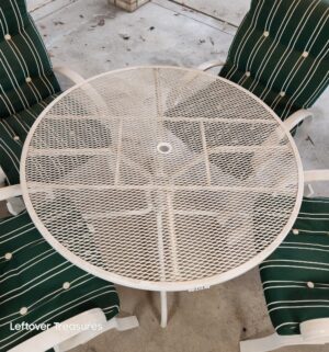 j101- Vintage patio patio w/ 4 chairs - Image 2
