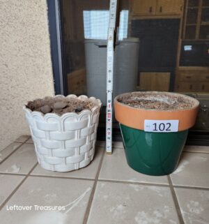 j102- 2 pots - Image 1