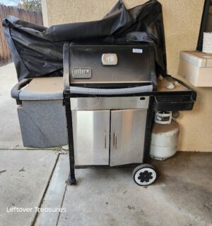 j103- Weber Genesis Silver Gas BBQ. w/ empty tank - Image 1
