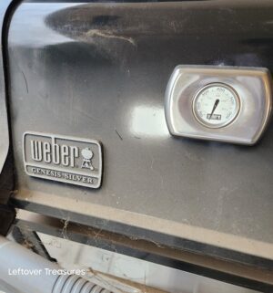 j103- Weber Genesis Silver Gas BBQ. w/ empty tank - Image 2