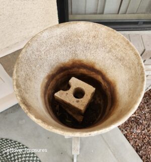 j104- vintage pot w/ stand - Image 2