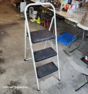 j105- cosco step ladder - Image 1