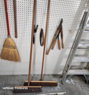 j112- push brooms - Image 2
