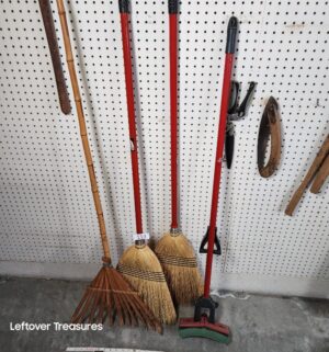 j113- brooms, brush, rake - Image 2