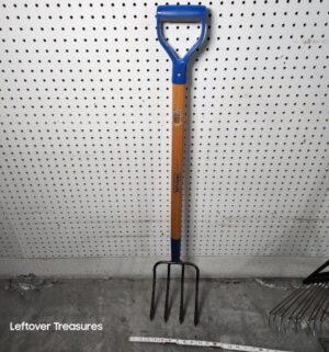 j115- garden pitch fork - Image 2
