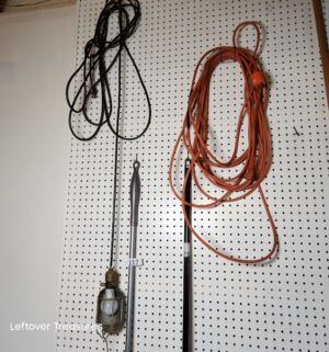 j117- shop light, extension cord - Image 1