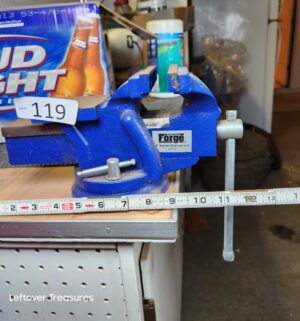 j119- Central Forge Bench Vise. Buyer to unbolt - Image 1
